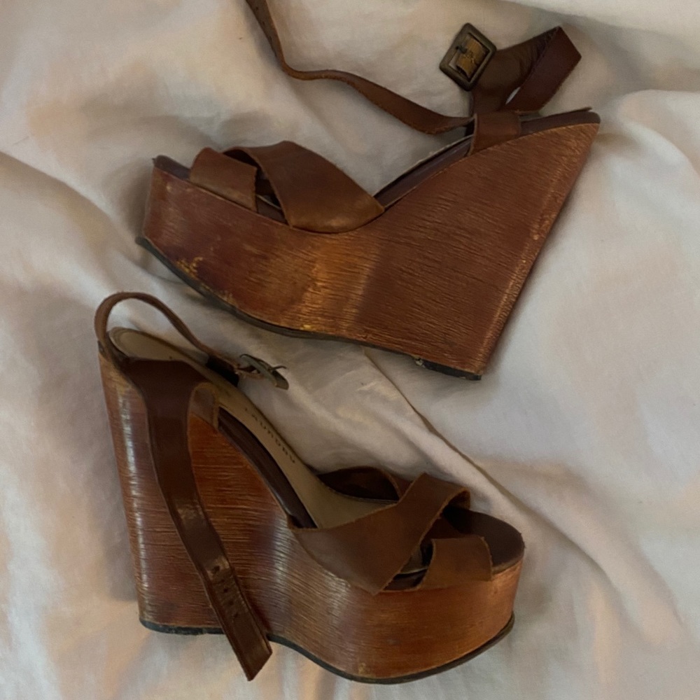 CHINESE LAUNDRY — Wedges